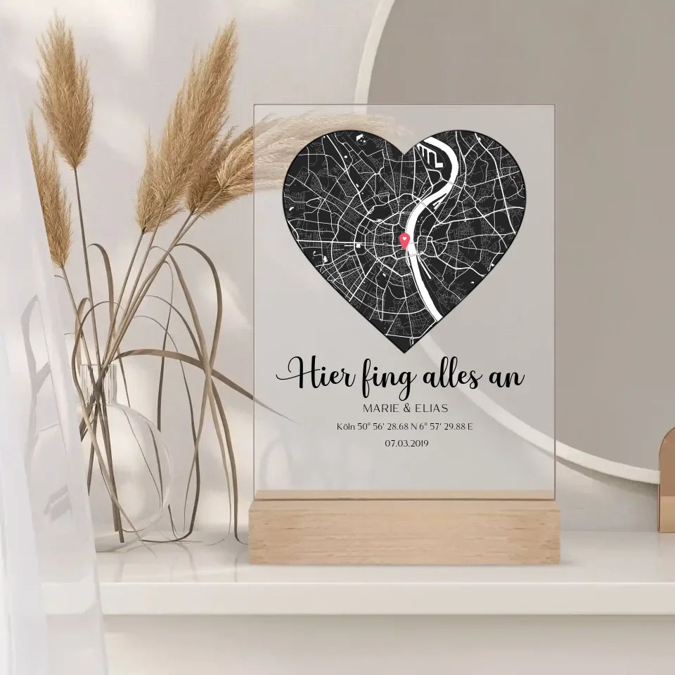 Personalisierbares Acrylglas mit Fotodruck und Holzstand hier fing alles an Motiv für Paargeschenk oder Hochzeitsgeschenk