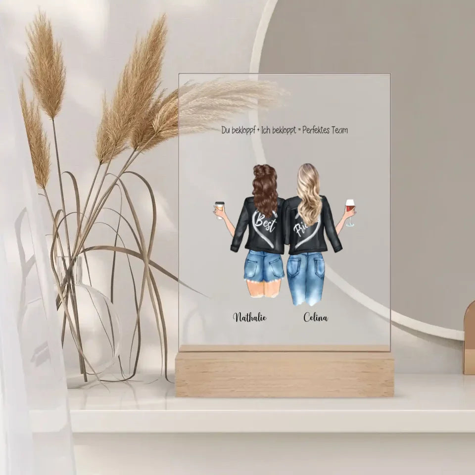 Stilvolles Freundinnen-Acrylglas im Lederjacken-Stil – ein personalisiertes Geschenk
