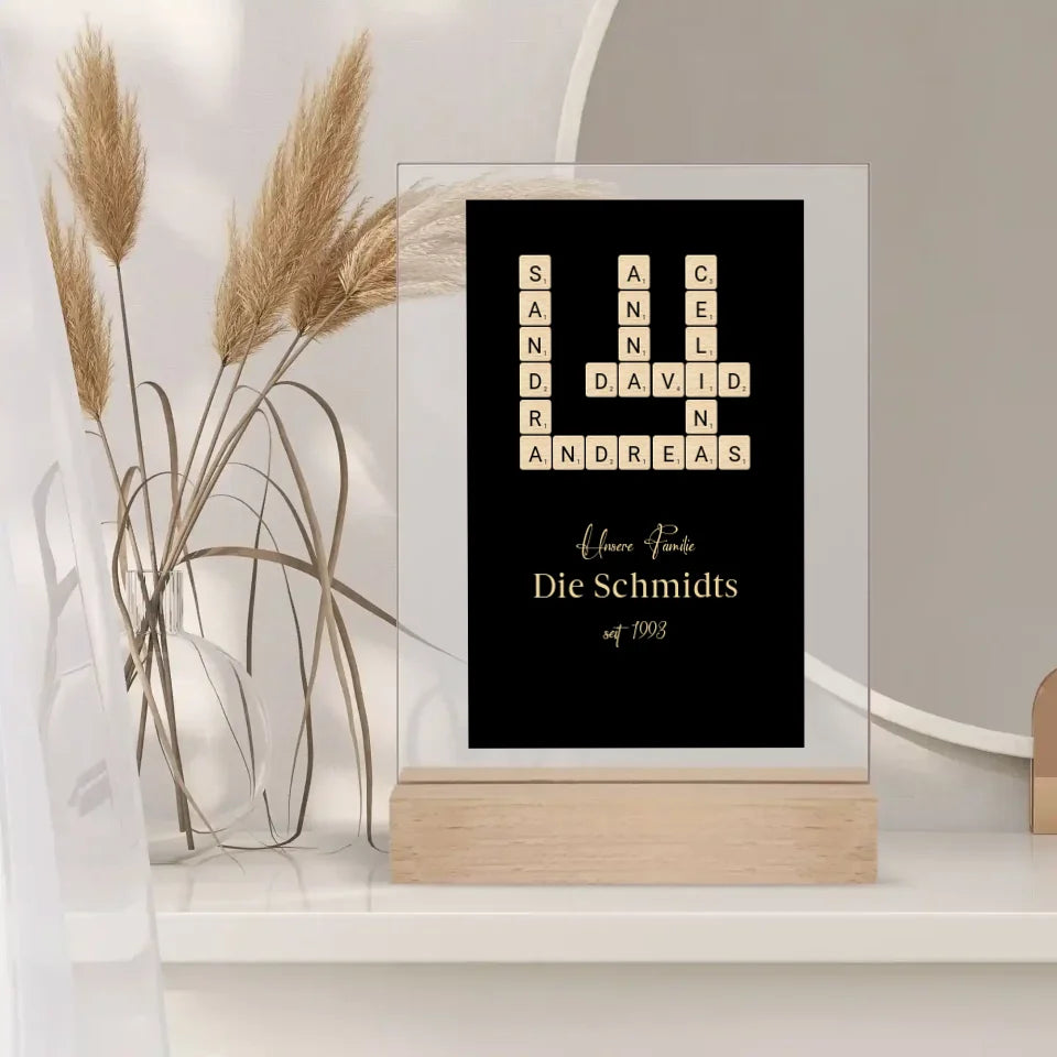 Scrabble Familienname auf personalisiertem Acrylglas mit Namen und Jahreszahl – ein einzigartiges Geschenk für die Familie.