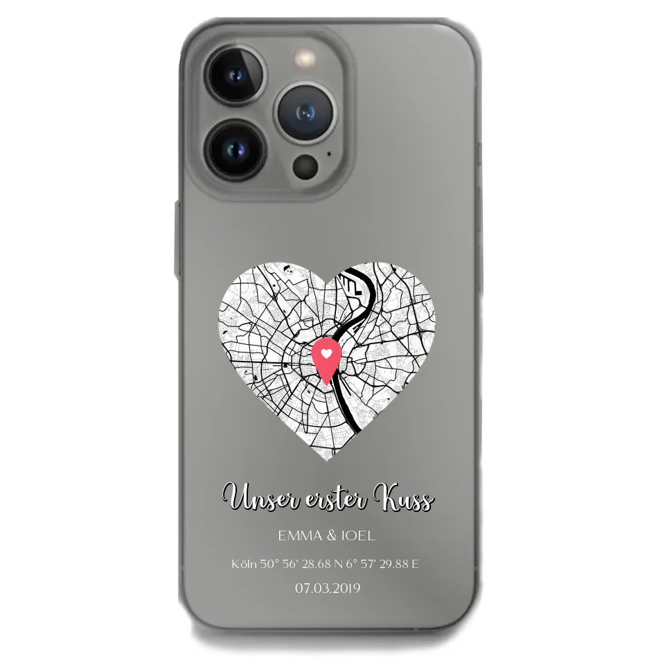 Personalisierbare iPhone Handyhülle mit Herz-Stadtkarte, Koordinaten und dem Titel "Unser erster Kuss".