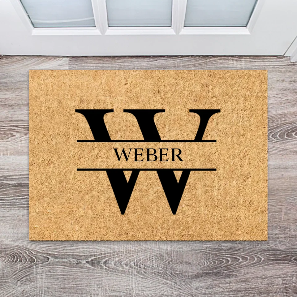 Hochwertige Fußmatte mit Initial und Nachname, ideal für den Eingangsbereich.