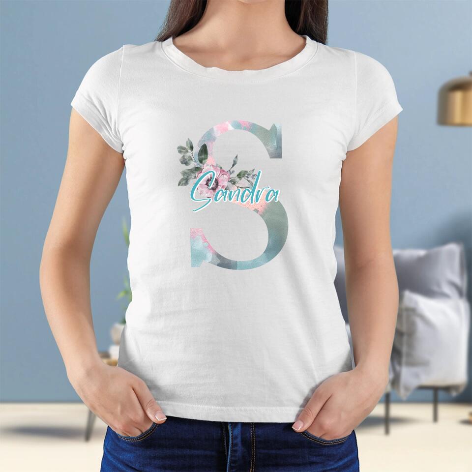 Flower Buchstaben - Personalisierbares T-Shirt