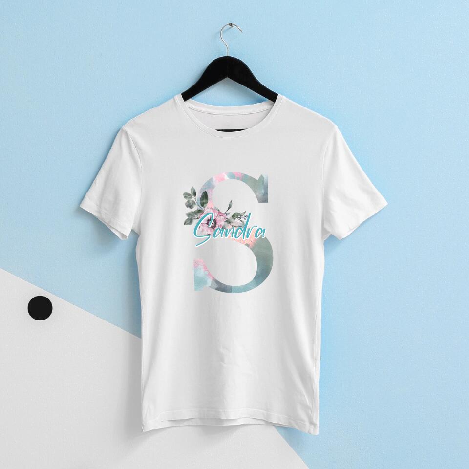 Flower Buchstaben - Personalisierbares T-Shirt