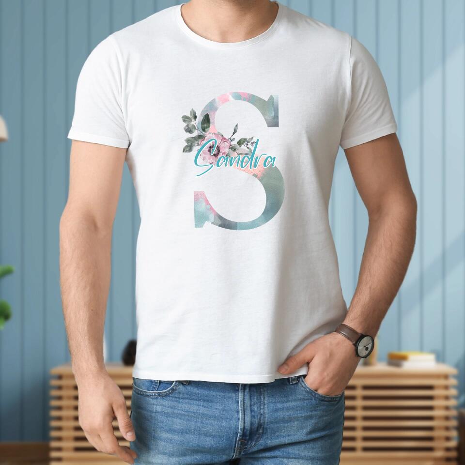 Flower Buchstaben - Personalisierbares T-Shirt