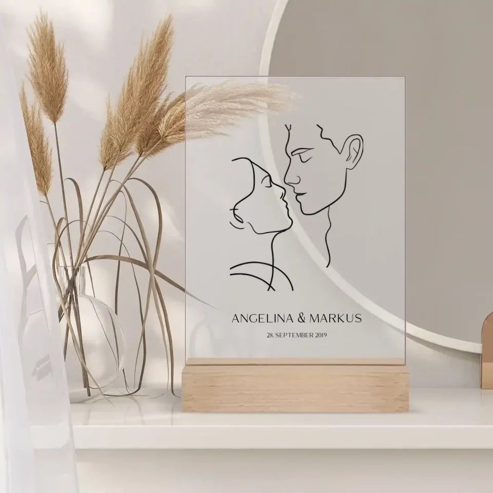 Personalisierbares Acrylglas mit eleganter Linienzeichnung eines Paares, ideal für Jahrestag oder Valentinstag.