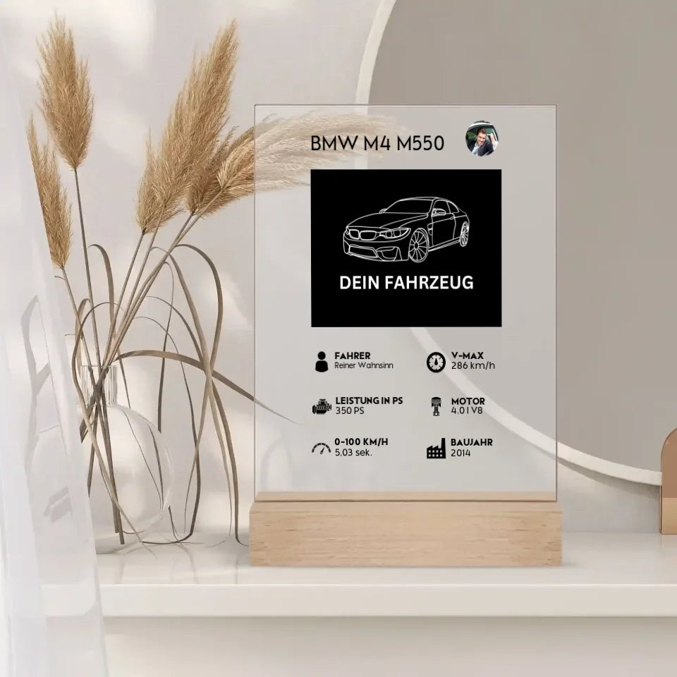 Personalisiertes Acrylglas im Auto-Quartett-Stil mit deinem Fahrzeug und Daten