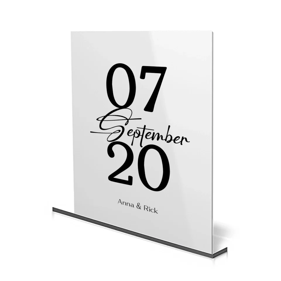 Personalisierbares Acrylglas mit Datum und Namen – perfekt für Jahrestage oder Hochzeiten.