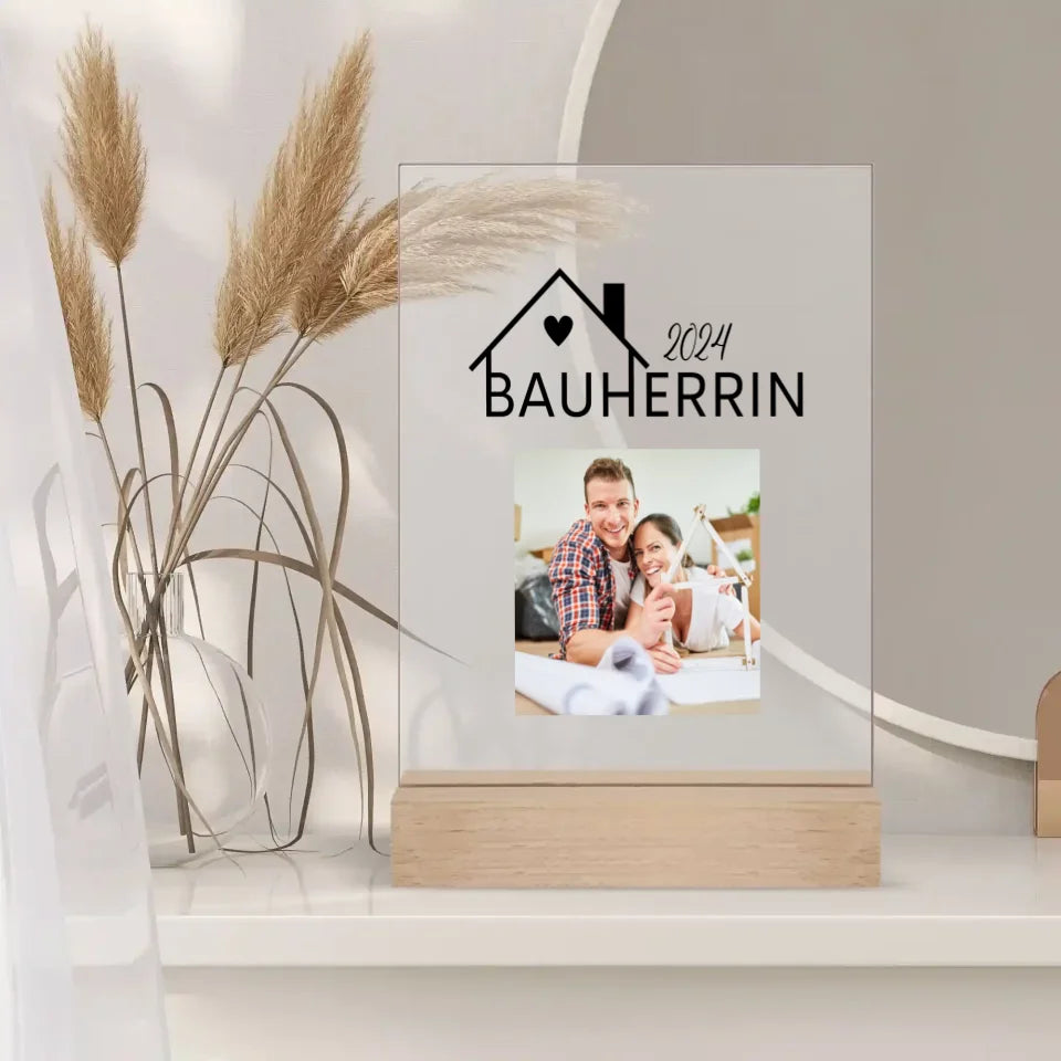 Acrylglas im Bauherren-Stil, personalisiert mit Foto und Jahr 2024