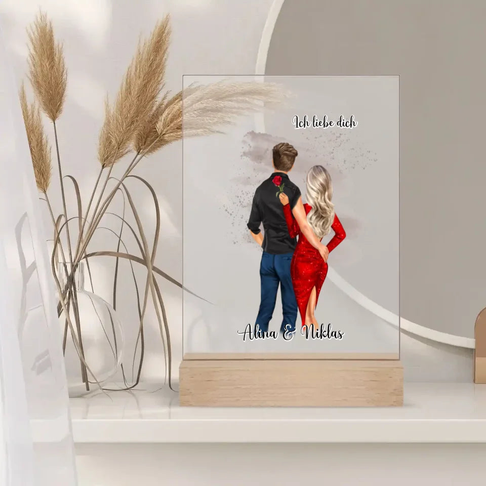 Paar Acrylglas mit individuellem Design, Namen und romantischem Stil – ideales Geschenk für Verliebte.