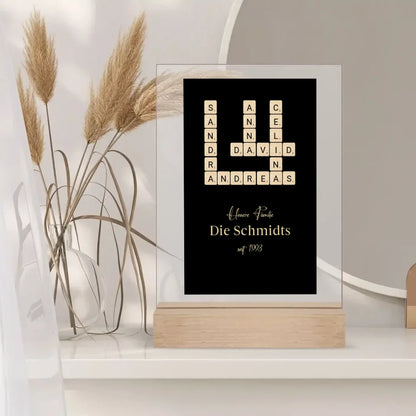 Scrabble Familienname auf personalisiertem Acrylglas mit Namen und Jahreszahl – ein einzigartiges Geschenk für die Familie.