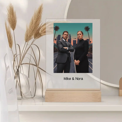 Personalisierbares Acrylglas mit edlem Holzstand mit Songtext, Namen und individuellen Details – perfektes Geschenk für Musikliebhaber.